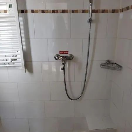 Apartment Sharehouse -room-hostel-backpackers La Girelle Marseille