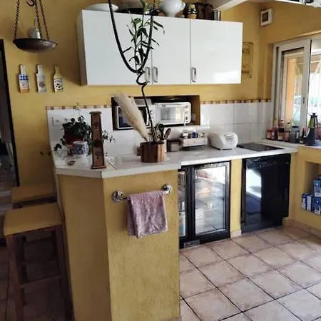 Sharehouse -room-hostel-backpackers La Girelle Apartment