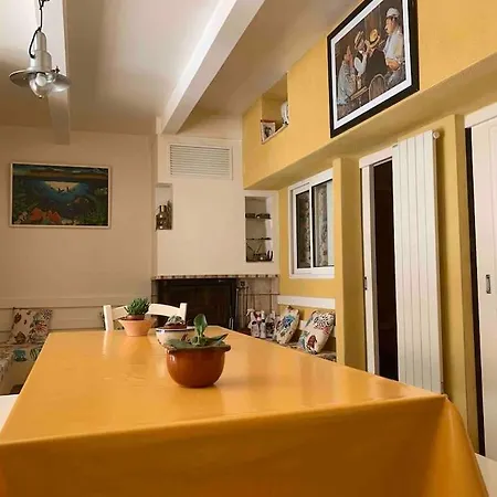 Sharehouse -room-hostel-backpackers La Girelle Apartment *