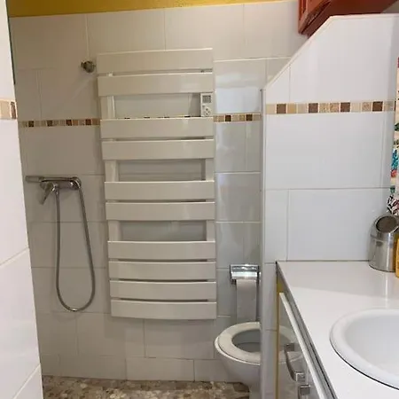 Apartment Sharehouse -room-hostel-backpackers La Girelle Marseille